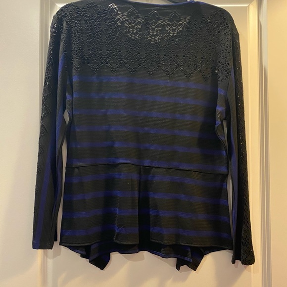 BCBGMAXAZRIA Black and Blue Peplum Top - Picture 6 of 8